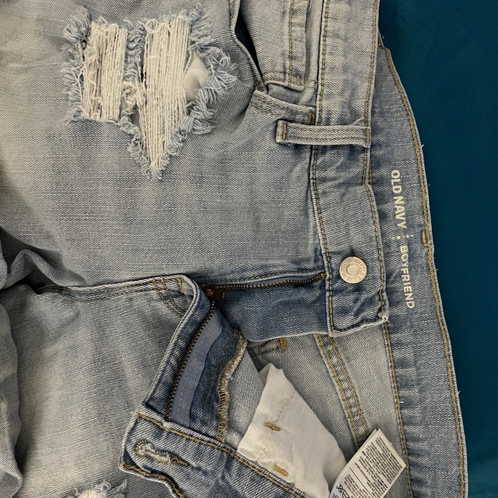 Old Navy ladies Jean shorts size 12 boyfriend ripped style - Picture 4 of 5